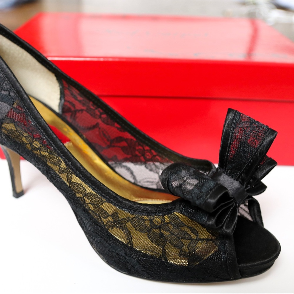 Red Carpet Collection Lace Heels - Picture 2 of 5